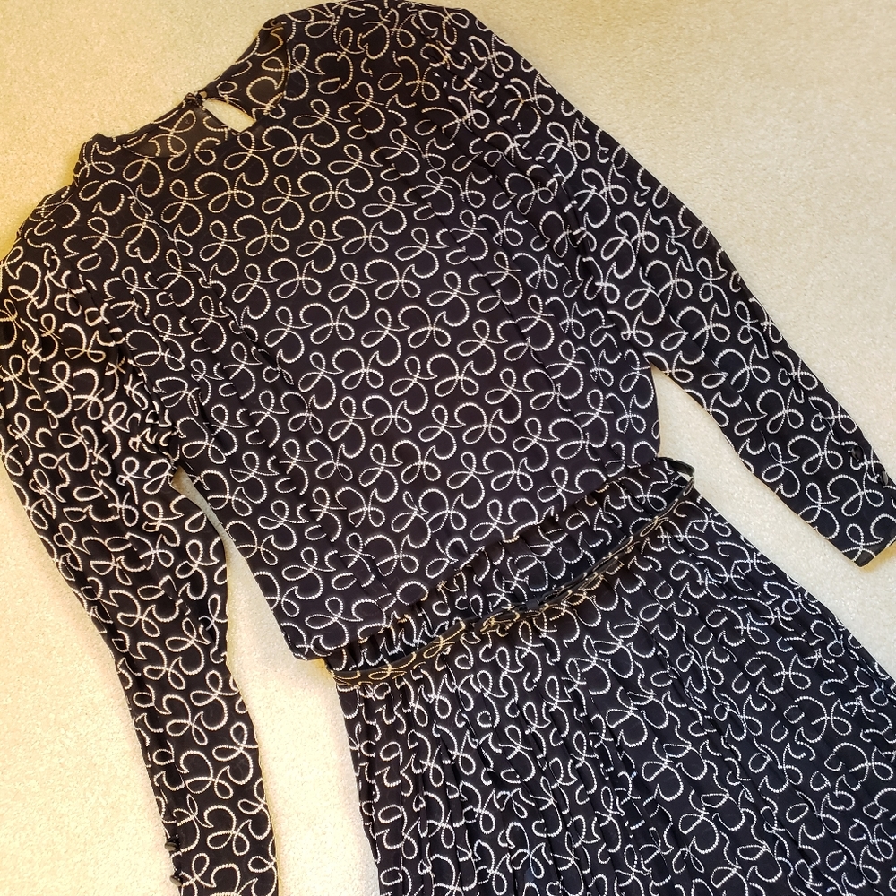 VTG EUC Liz Claiborne White/Black Belted Dress w/Pleated Skirt. Size 12P.